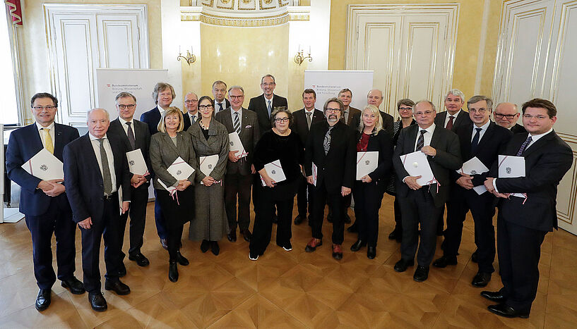 Gruppenfoto der 21 österreichischen RektorInnen