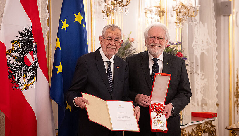 Anton Zeilinger wird mit dem Großen Goldenen Ehrenzeichen am Bande für Verdienste um die Republik Österreich geehrt
