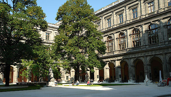 Arkadenhof der Uni Wien