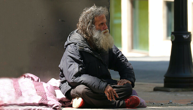 Obdachloser Mann