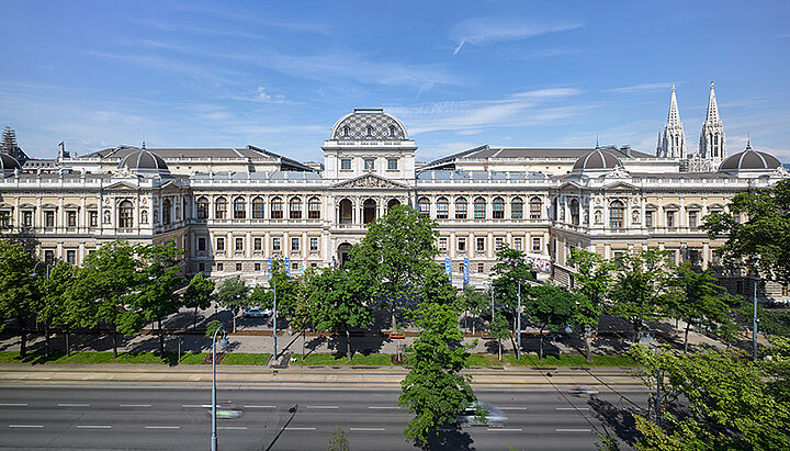 Front view of the main building of the University of Vienna
