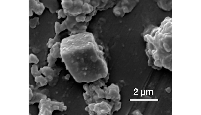 Abb. 1: Abbildung eines Carbonat-Kristalls, ca. zwei Mikrometer groß