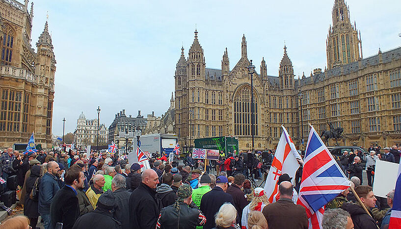 Brexit-AktivistInnen vor dem Parlament in London