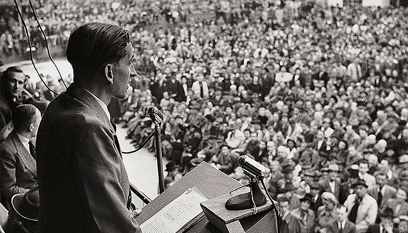 VdU-Gründer Herbert Kraus bei einer Wahlveranstaltung 1949 in Wien (Foto: ÖNB Bildarchiv).