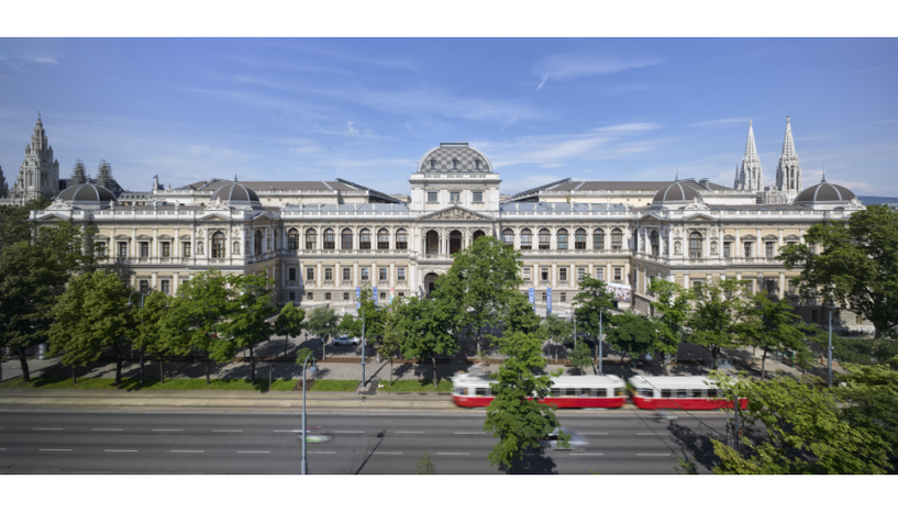 Außenansicht der Vorderseite des Hauptgebäudes der Universität Wien