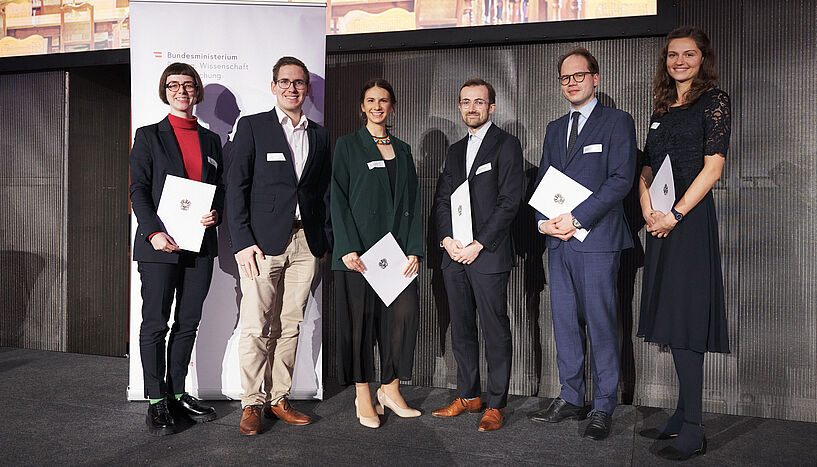 Award of Excellence für sieben Uni Wien Wissenschafter*innen. v.l.n.r. Sarah Hutterer, Markus Ostermann, Elena Andrea Ritschard, Diederik van Engelburg, Julius Schumann, Karolina Klockmann.
