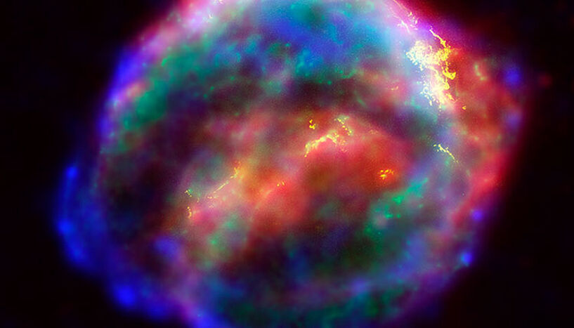 Beispiel für die expandierenden Überreste einer Supernova: Keplers Supernova explodierte in 13.000 Lichtjahren Entfernung im Sternbild Schlangenträger (Ophiuchus). Der berühmte Astronom Johannes Kepler konnten sie schon vor 400 Jahren beobachten. (Copyright: NASA, ESA, R. Sankrit and W. Blair (Johns Hopkins University) / CC BY 3.0)