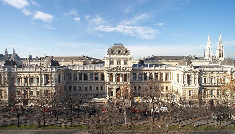 Frontansicht Hauptgebäude der Uni Wien