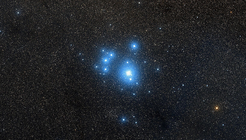 IC 2602: Ein optisches Bild des Sternhaufens IC 2602, auch bekannt als die 