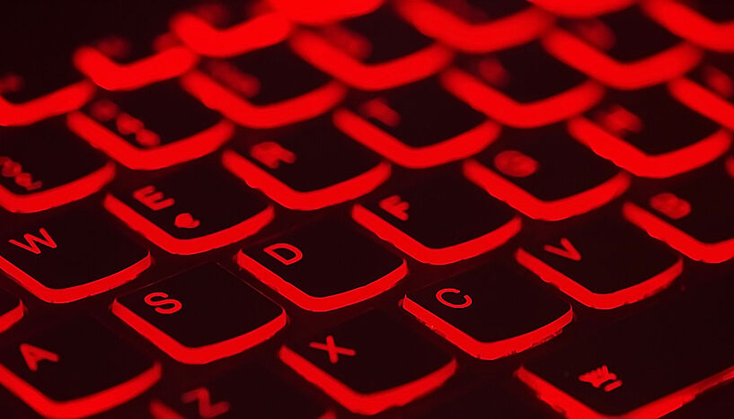 rot leuchtende Computertastatur