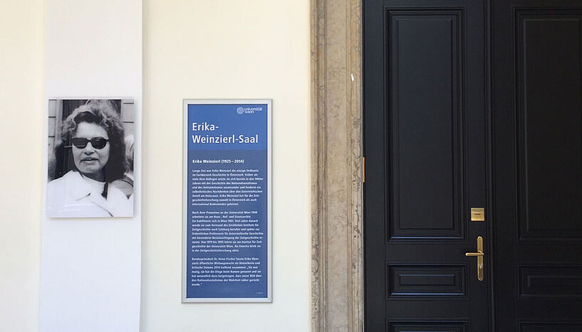 Ein eigener Hörsaal erinnert nun im Hauptgebäude der Universität Wien an die Doyenne der österreichischen Zeitgeschichte, Erika Weinzierl (Copyright: Florian Köck).