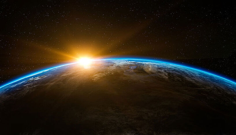 Sonnenaufgang auf der Erde, vom Weltraum aus 