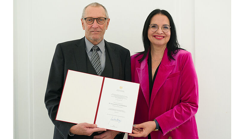 Konrad Paul Liessmann wird mit Österreichischen Ehrenkreuz für Wissenschaft und Kunst ausgezeichnet.