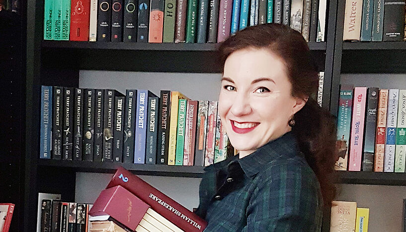 Portrait of Eva Spišiaková in Front of a bookshelf
