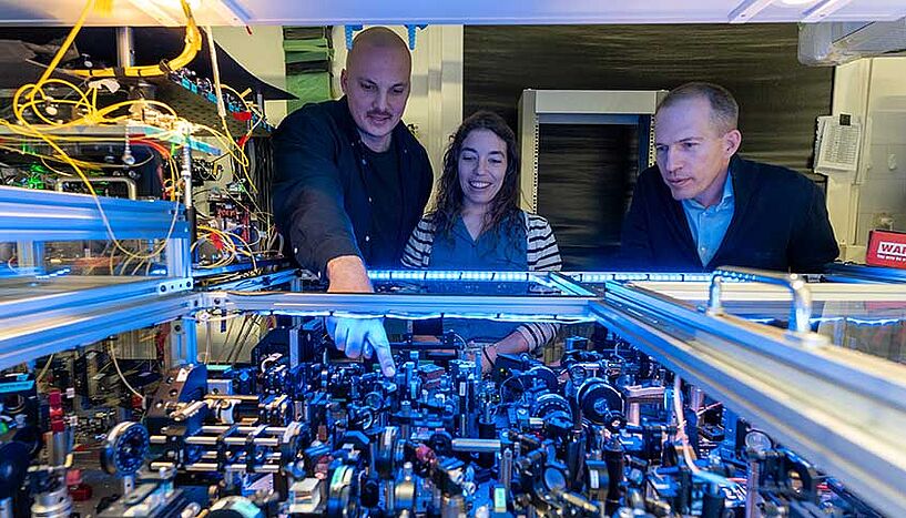 Abb. 2: Foto von Simon Steiner, Iris Agresti und Philip Walther (v.l.n.r.)