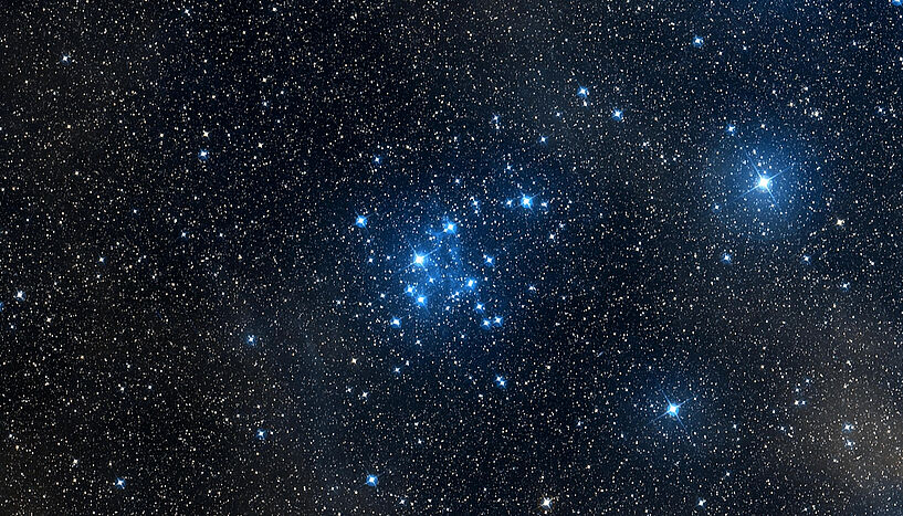 The NGC 2547 star cluster: An optical image of the NGC 2547 star cluster from the second Digitized Sky Survey (DSS-II). 