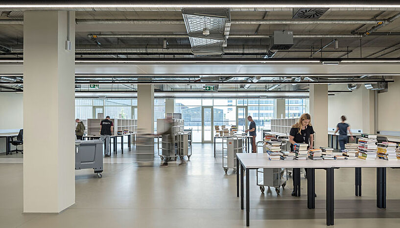 Foto der Sortierstation im neuen Bücherdepot
