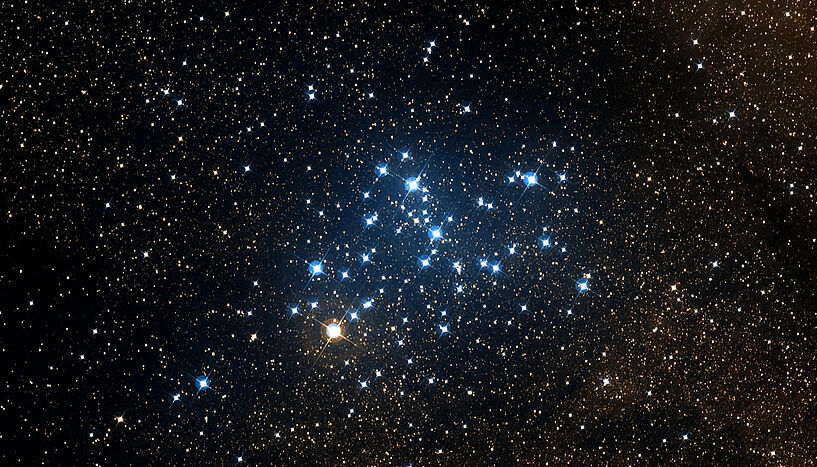 Messier 6: Ein optisches Bild des Messier 6-Sternhaufens, auch bekannt als 